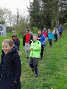 Kinder auf dem Wandertag