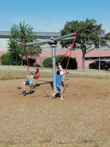 Spiele auf dem Spielplatz