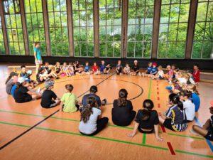 Turnen in der Turnhalle