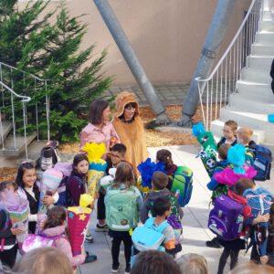 Lehrerin, Löwe und Schüler