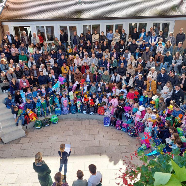 Im Atrium zur Einschulung