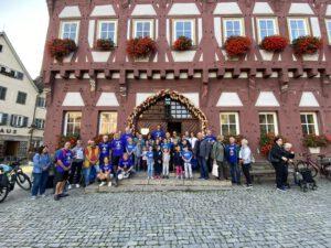 Preisträger vor dem Rathaus