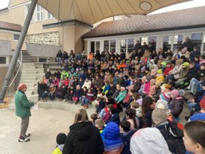 Clown im Atrium