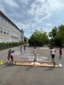 Spiele auf dem Hof