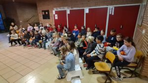 Kinder bei der Erntedankfeier