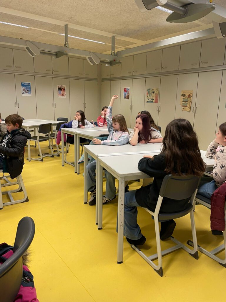 Schüler beim Besuch der Realschule