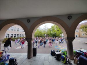 Schultanz zu Schulbeginn