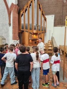 In der katholischen Kirche zu Besuch